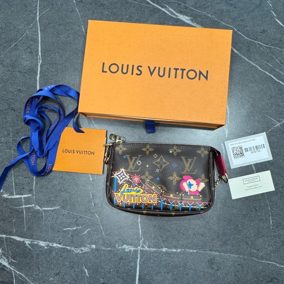Louis Vuitton Vivienne Roller Coaster Pochette Accessories - Picture 1 of 14